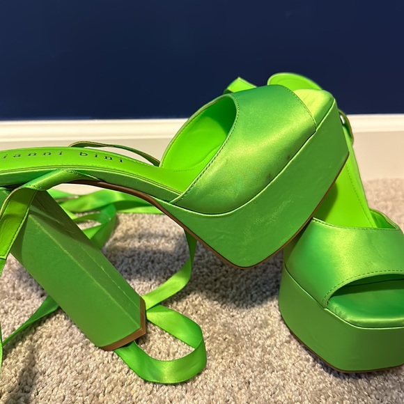 Gianni Bini Lime Platform Heel - Picture 6 of 7